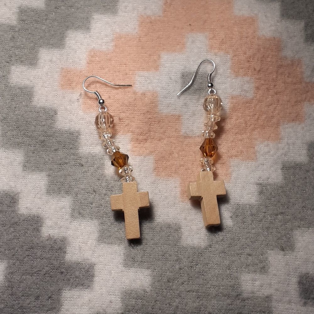 Diamond Bella Handcrafted Fashion earrings.